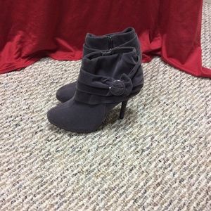 Gray suede heel ankle boot size 6 women